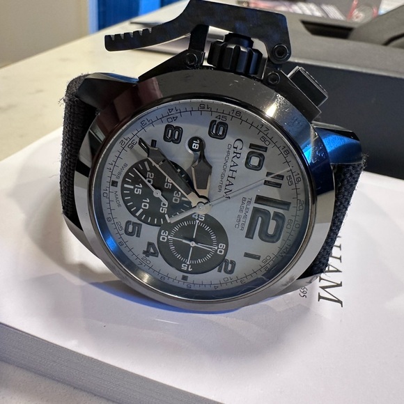 Graham Chronofighter Oversized with original box and unsigned papers. - Picture 3 of 6